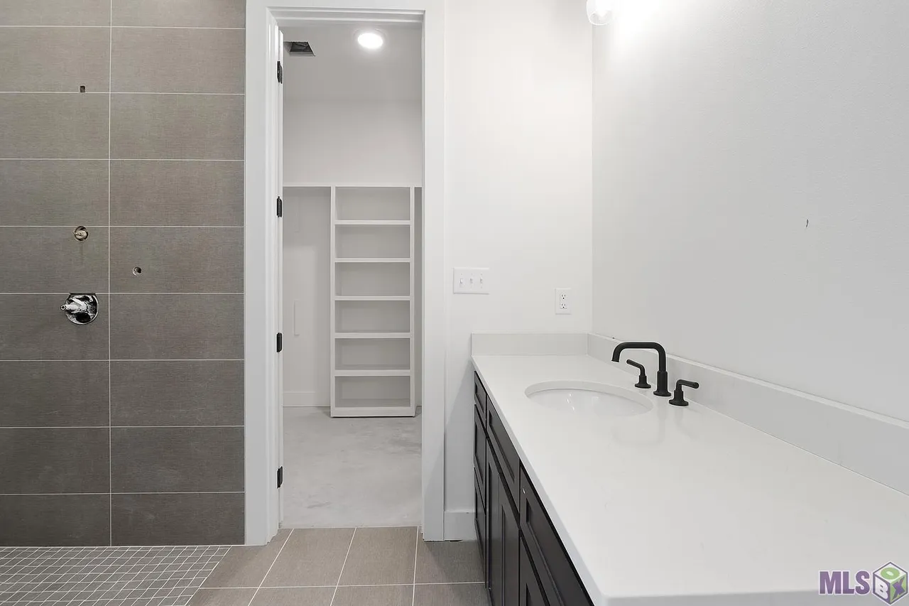 Minature Rd - Image 18